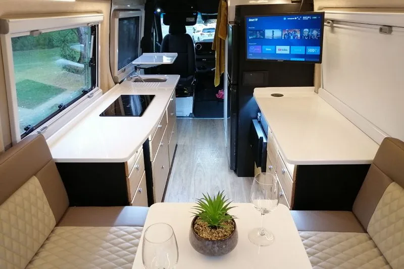 Kruiswagen Luxury Offroad Motorhome - Kitchen | Kimberley Kampers